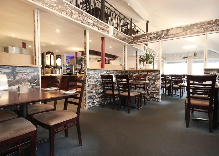 Napoli Resturant & As מלון 3*