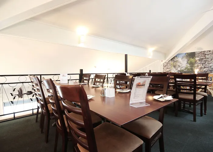 מלון Napoli Resturant & As 3*