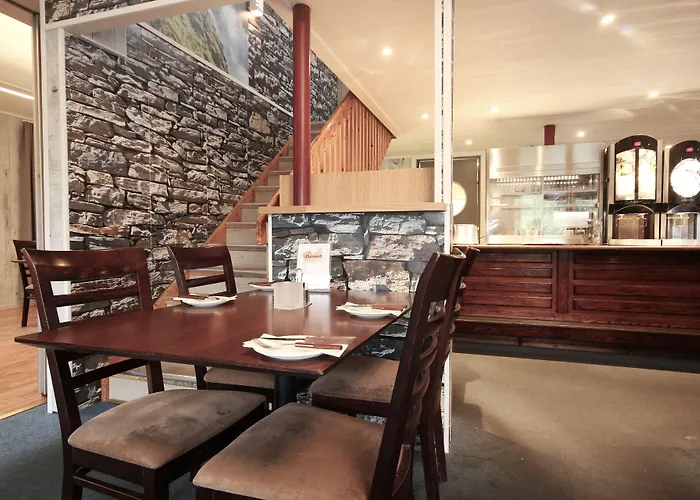 Napoli Resturant & As מלון 3*
