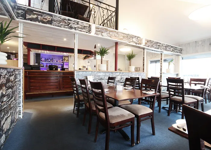 Napoli Resturant & As מלון