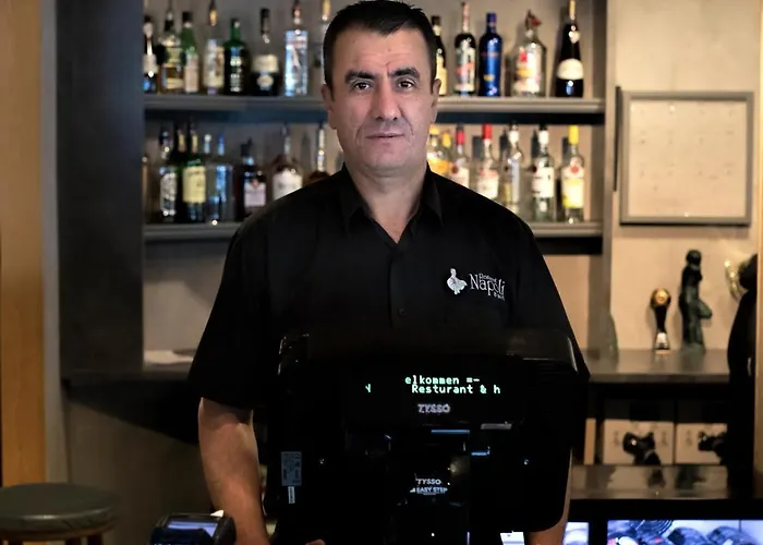 Napoli Resturant & As 3* סנדשון